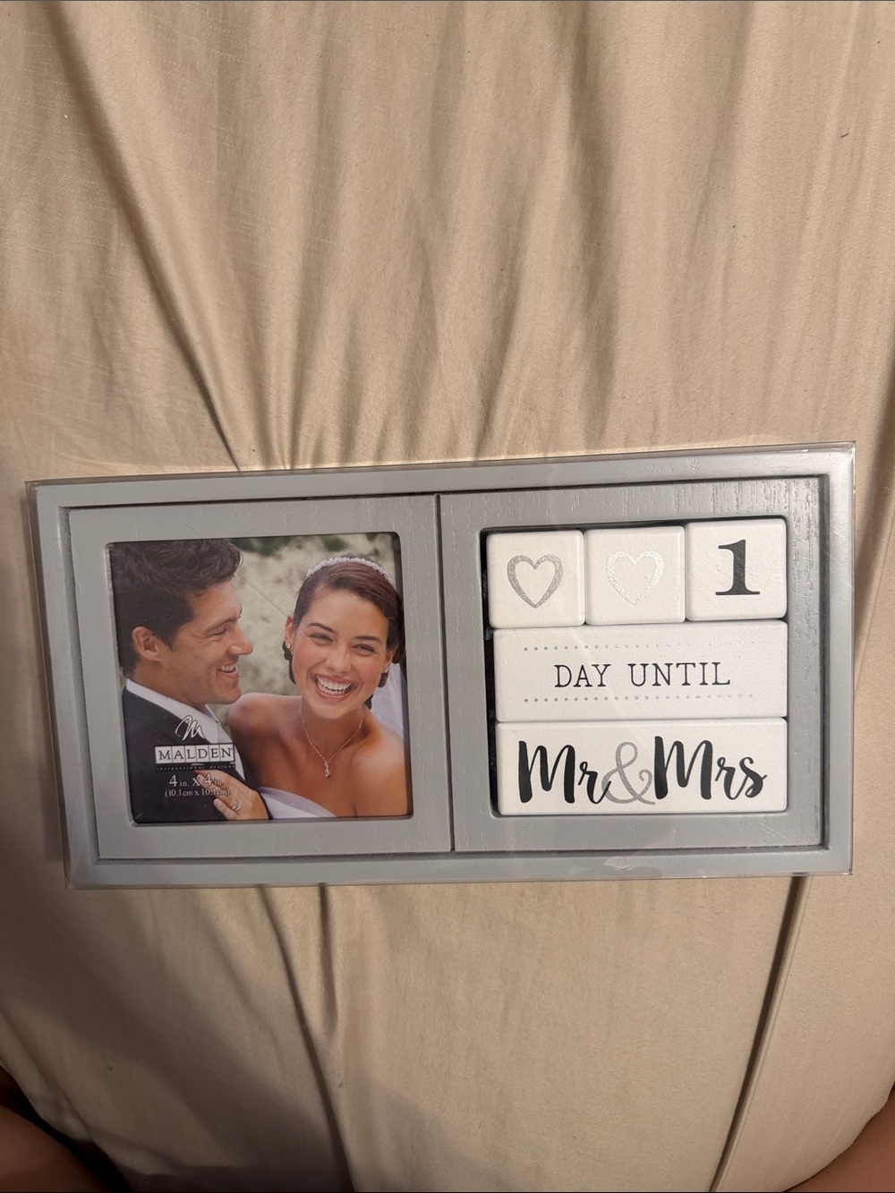 Wedding milestone countdown frame